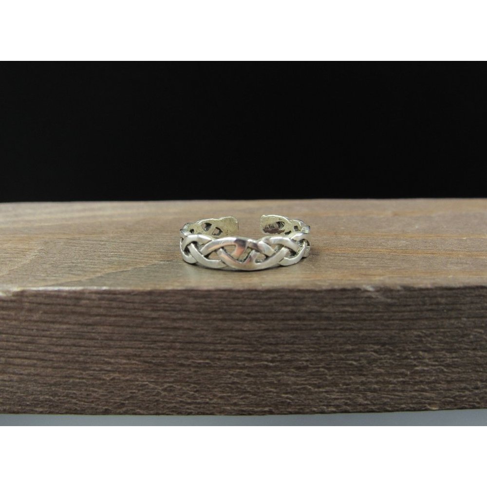 Size 3.5 Sterling Silver Petite Celtic Pattern Toe Band Ring Vintage Statement